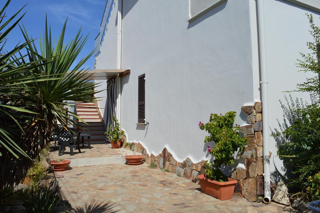 B&B Gianni E Pia Luogosanto Exterior foto