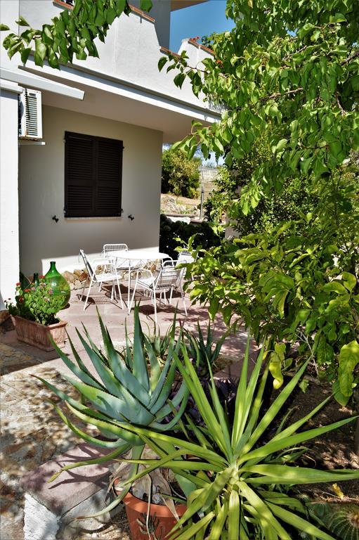 B&B Gianni E Pia Luogosanto Exterior foto